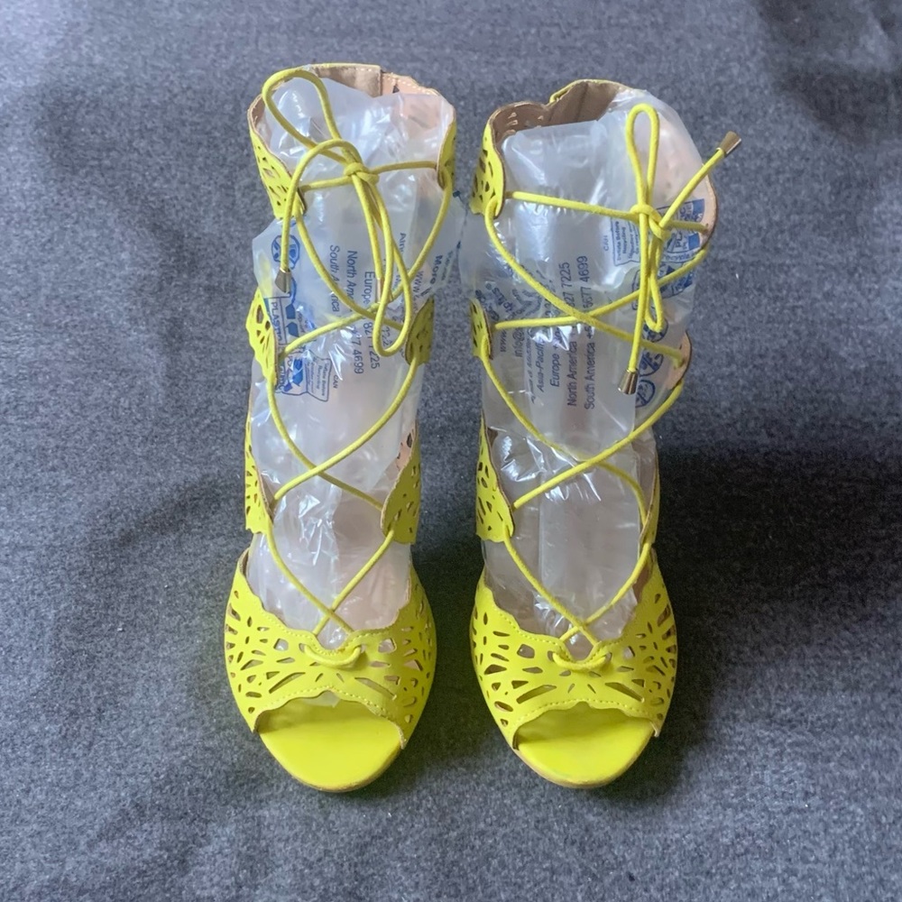 Glaze Neon Yellow Cutout Design Lace-up High Heels - Picture 9 of 12